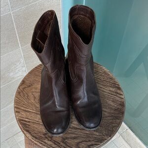 FRYE AND CO. Dark Brown Ankle Boots